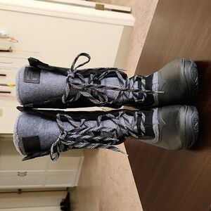 North Face Tall Black Gray Snow Winter Faux Fur Boots with Primaloft insulation.